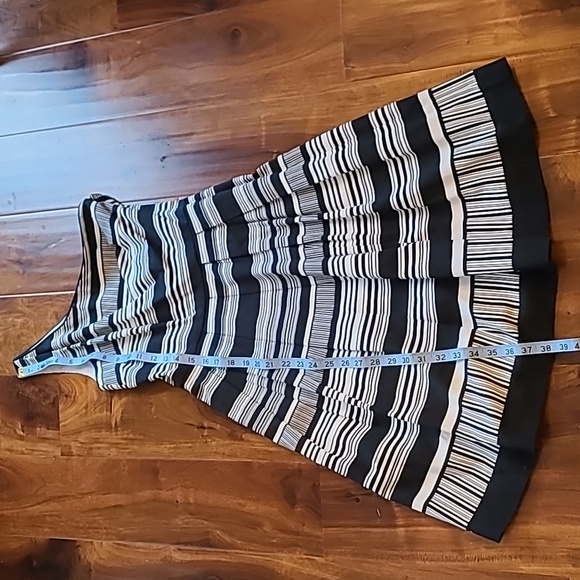 ๐Host Pick ๐ White House, Black Market striped one shoulder pleated dress - Picture 6 of 11